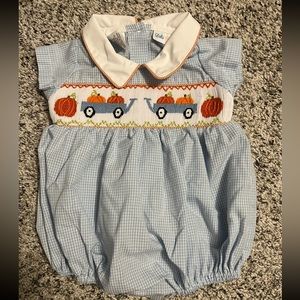 Lulu Bebe 0M outfit. Runs big fits like 0-3M. Never been worn.